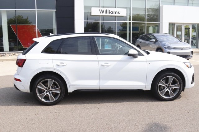 Used 2025 Audi Q5 2.0T Premium w/ Convenience Plus Package image 2
