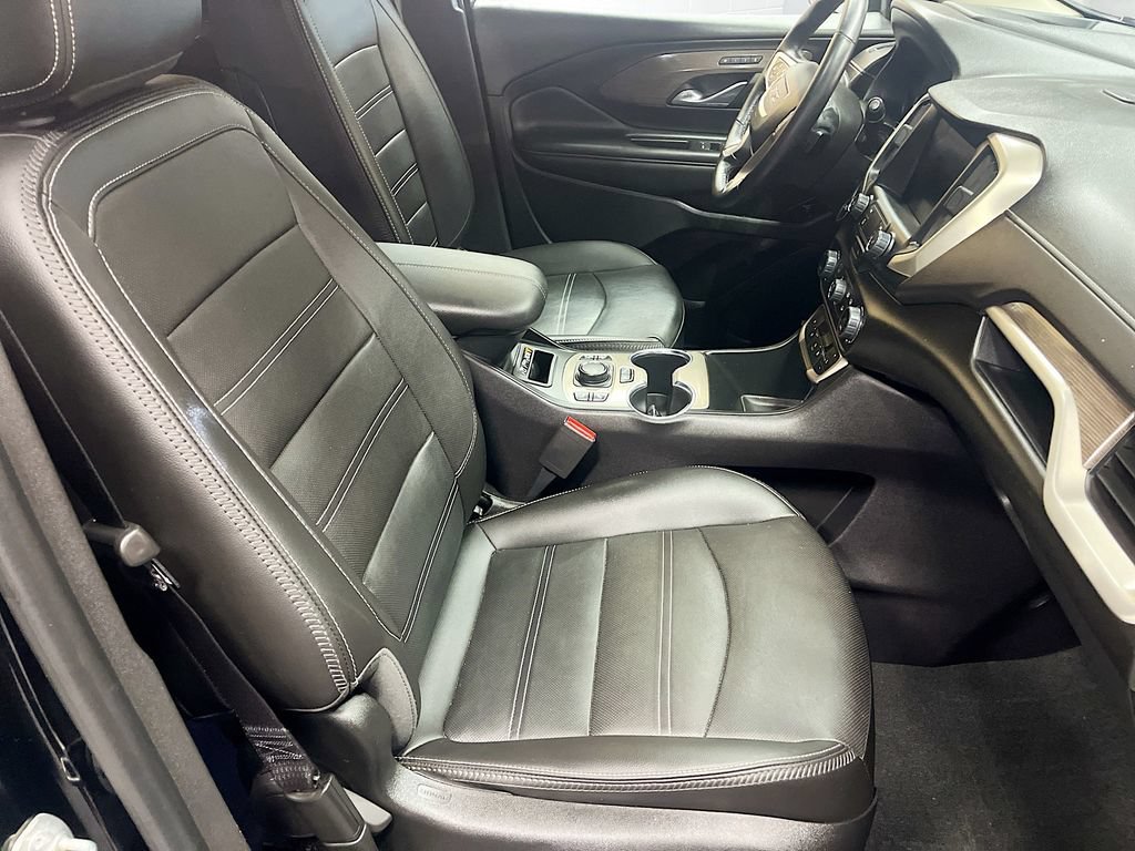 Used 2024 GMC Terrain Denali w/ Denali Premium Package AWD/4WD image 30