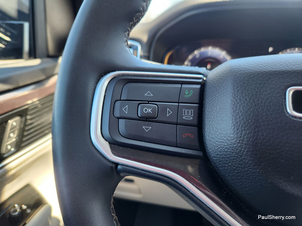 Used 2024 Jeep Wagoneer 4WD w/ HD Trailer Tow Package image 38