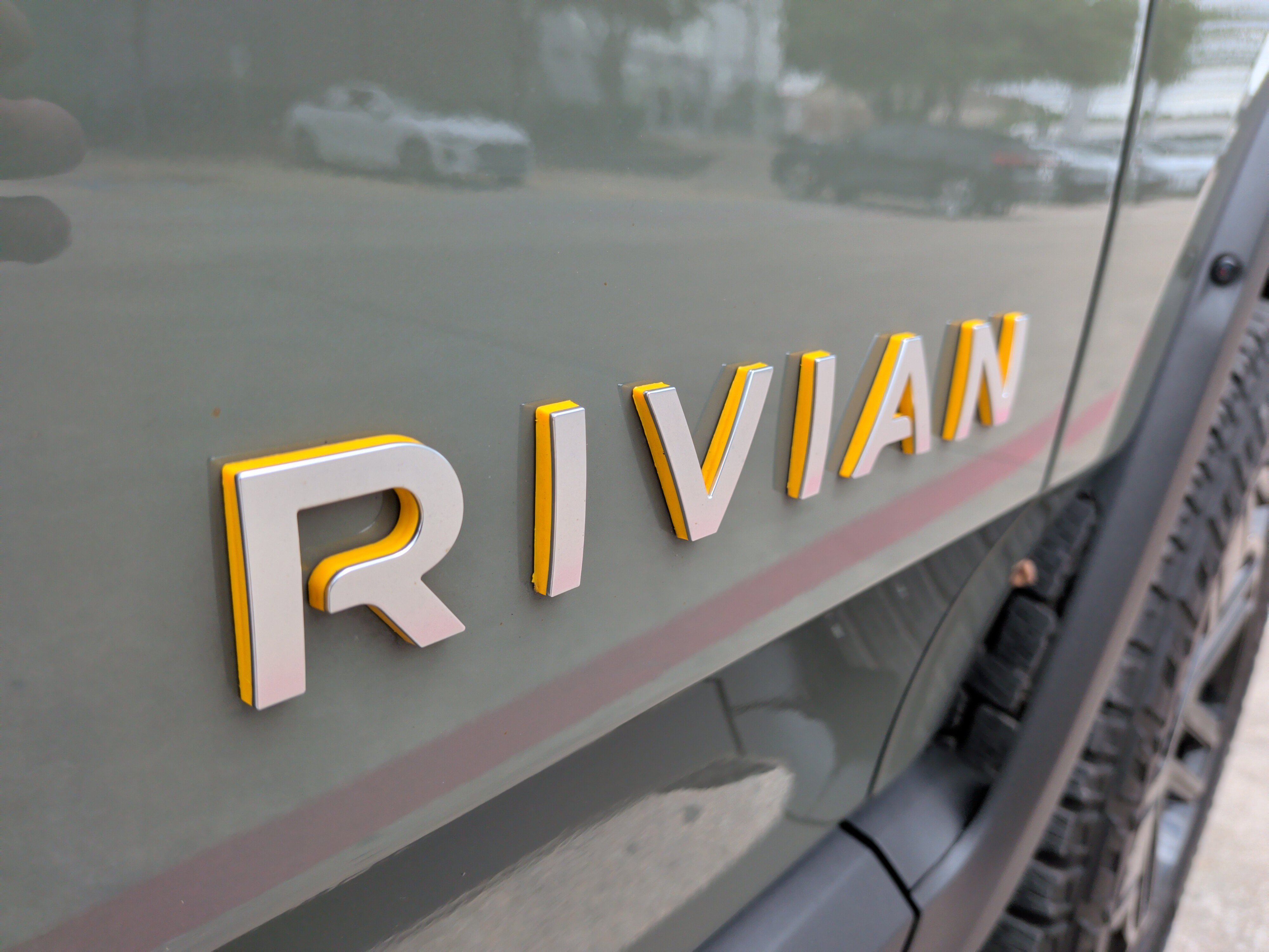 Used 2023 Rivian R1T Launch Edition image 39