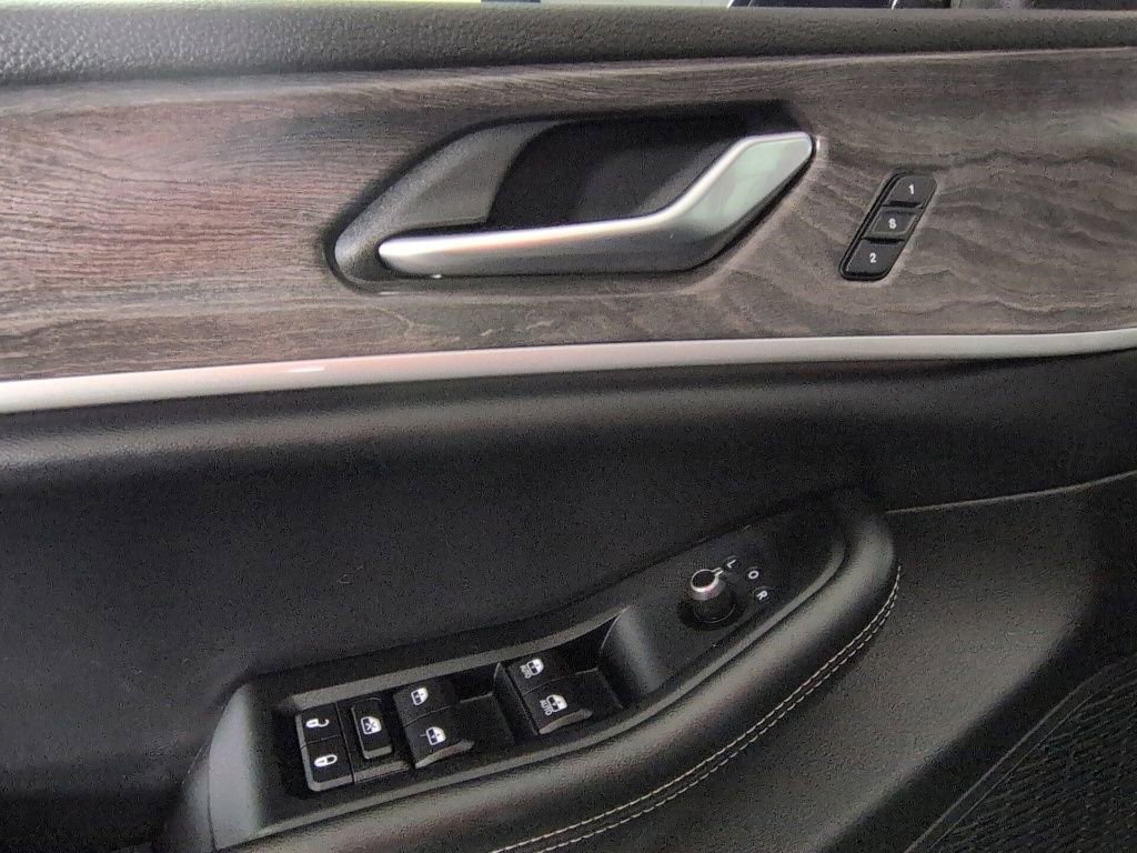 Certified 2023 Jeep Grand Cherokee L Limited w/ Luxury Tech Group II AWD/4WD image 31