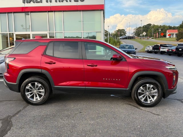 Used 2026 Chevrolet Equinox LT w/ Convenience Package II FWD image 2