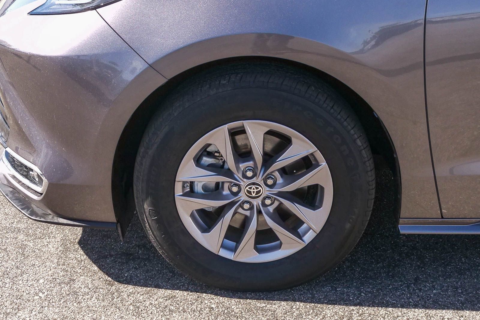 Used 2022 Toyota Sienna XLE image 5