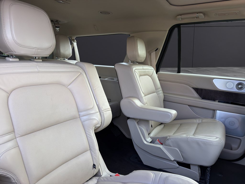 Used 2020 Lincoln Navigator L Reserve w/ Luxury Package AWD/4WD image 21