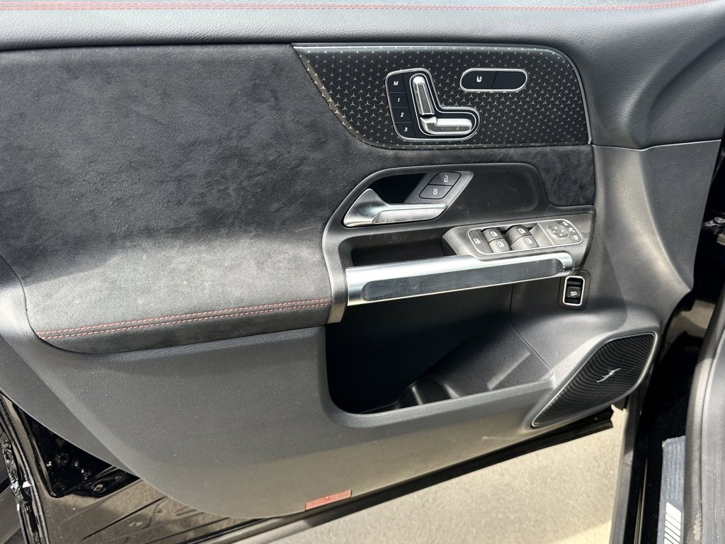 New 2025 Mercedes-Benz GLB 35 AMG 4MATIC image 13