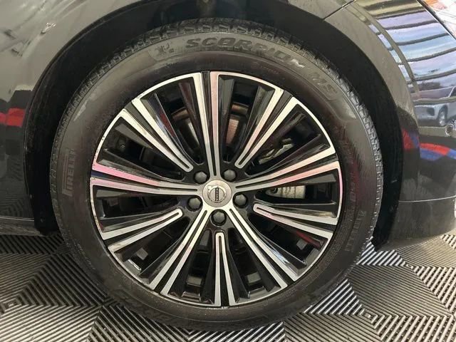Used 2024 Volvo S90 B6 Plus AWD/4WD image 24