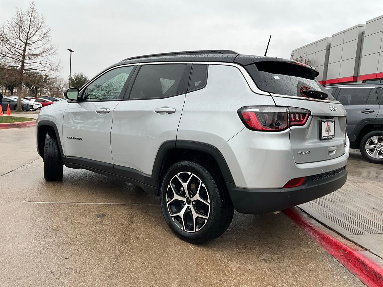 Used 2025 Jeep Compass Limited image 8