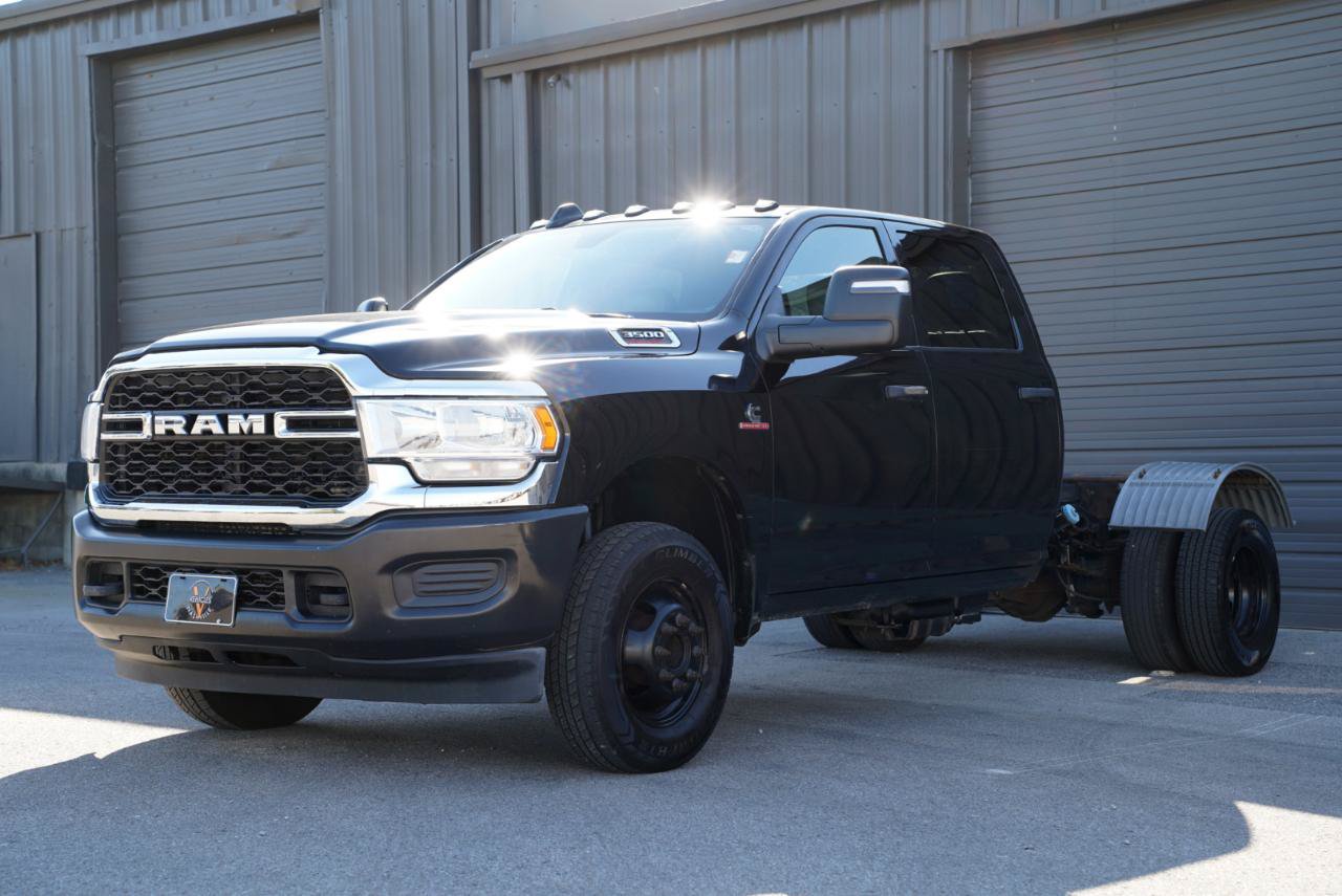 Used 2023 RAM 3500 Tradesman w/ Chrome Appearance Group AWD/4WD image 4