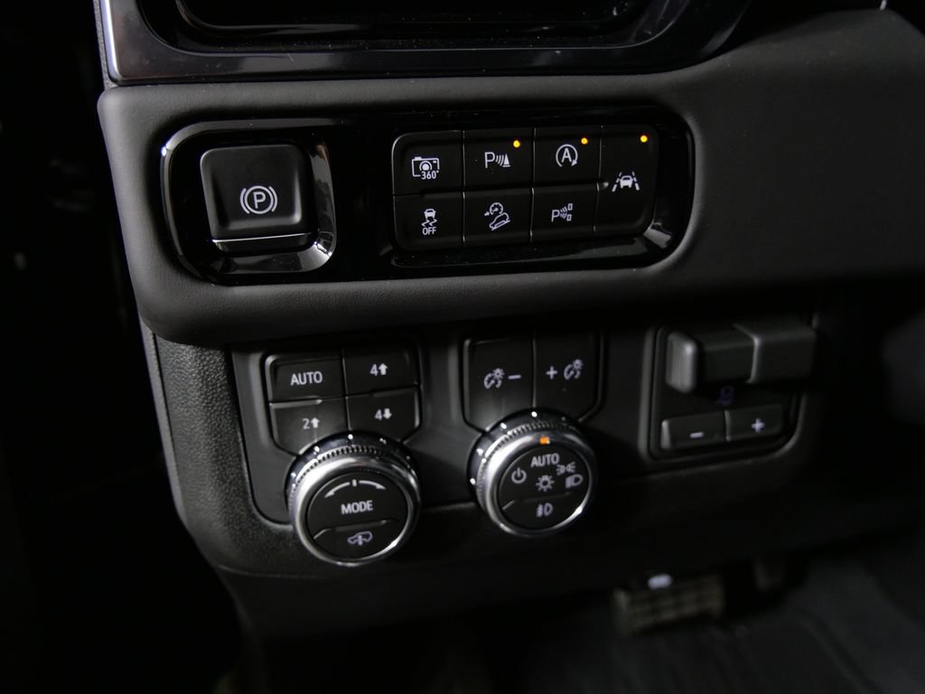 Used 2026 GMC Yukon AT4 Ultimate AWD/4WD image 16