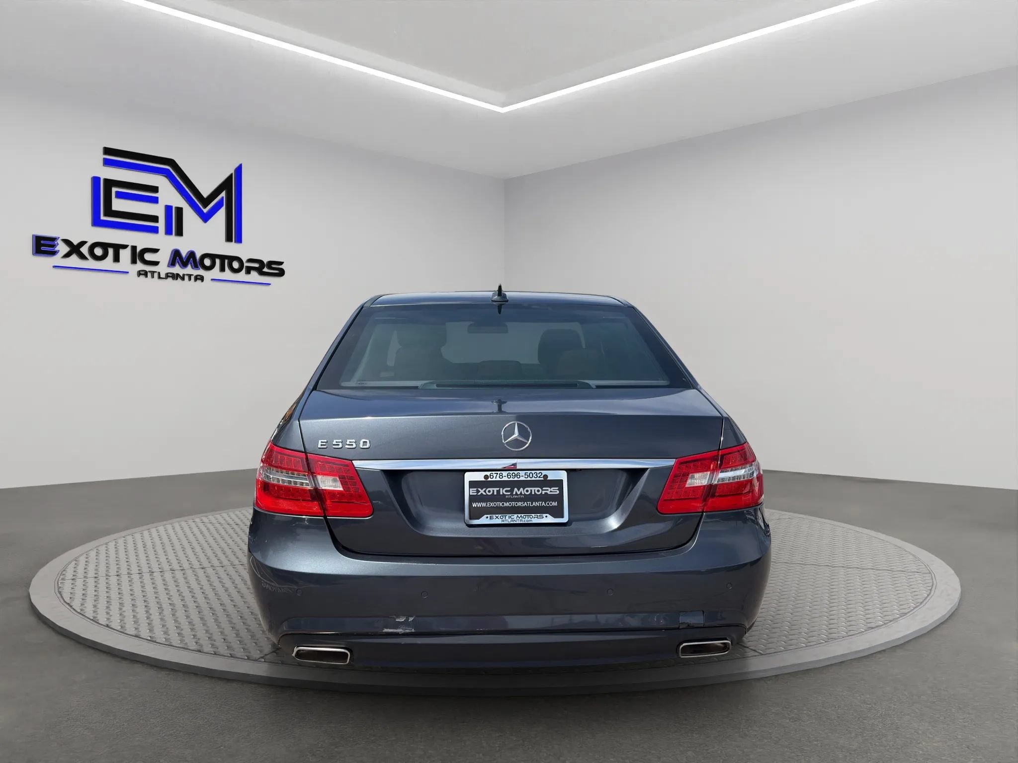 Used 2011 Mercedes-Benz E 550 Sedan image 4