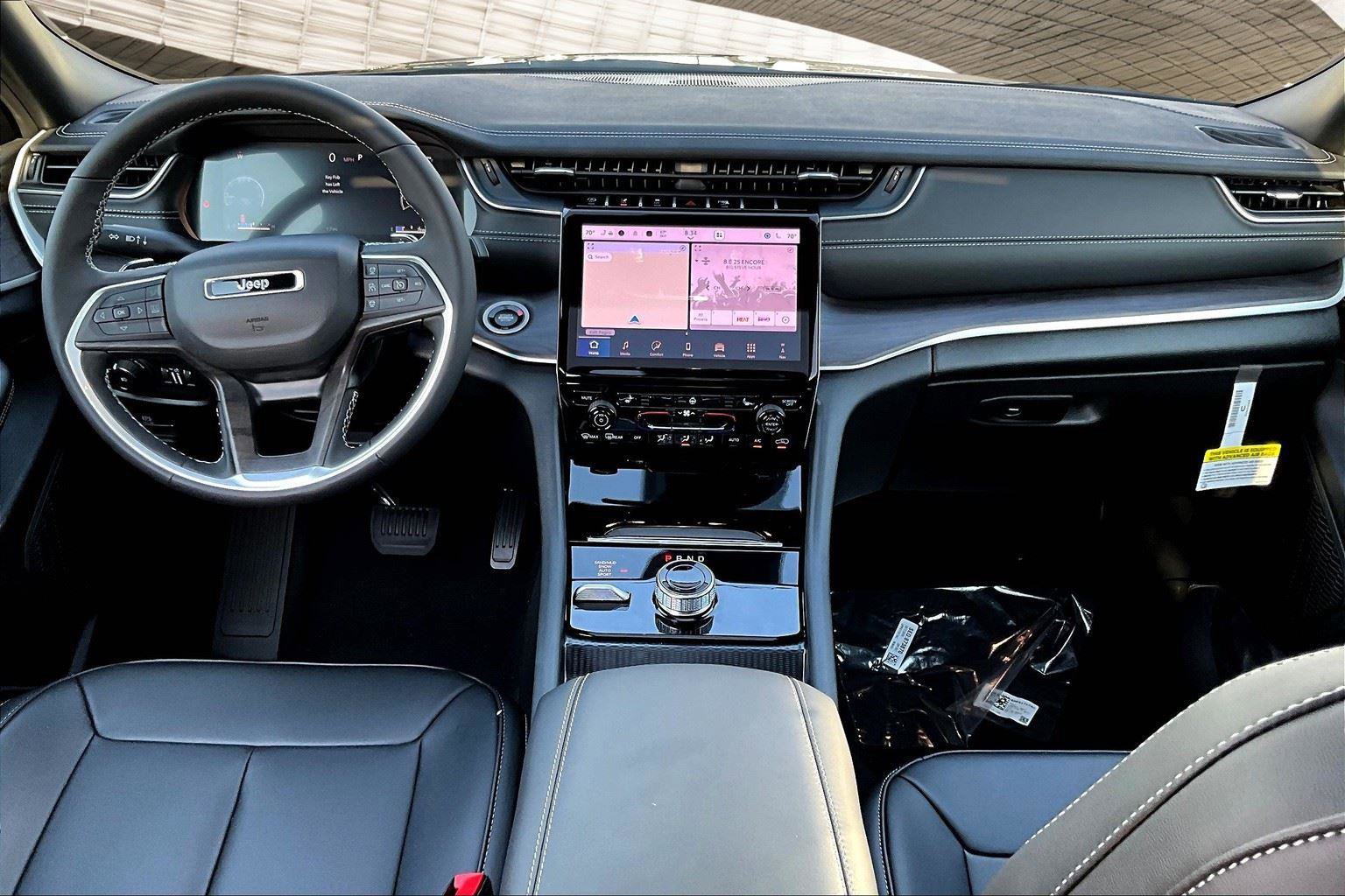 New 2025 Jeep Grand Cherokee L Limited w/ Trailer Tow Package image 5