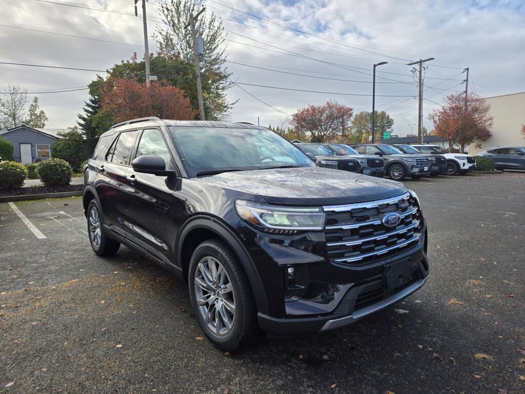 New 2026 Ford Explorer Active w/ Active Comfort Package AWD/4WD image 3