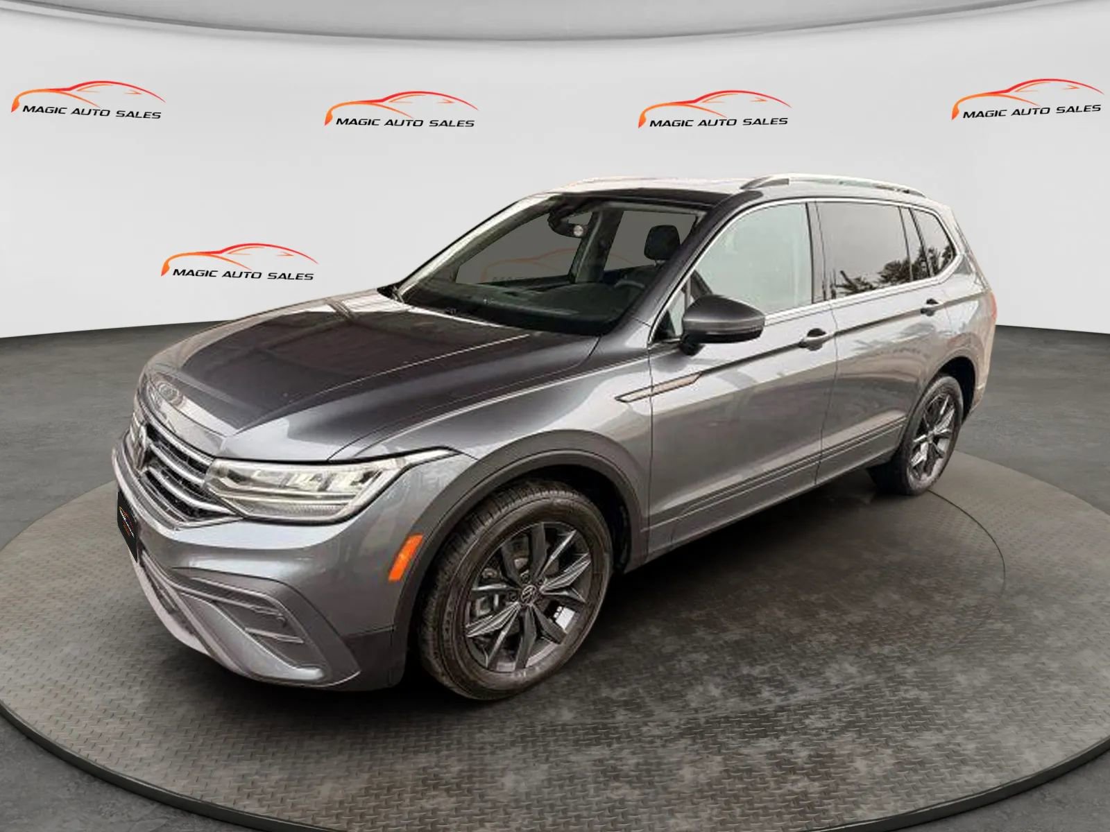 Used 2022 Volkswagen Tiguan SE w/ Panoramic Sunroof Package AWD/4WD image 6