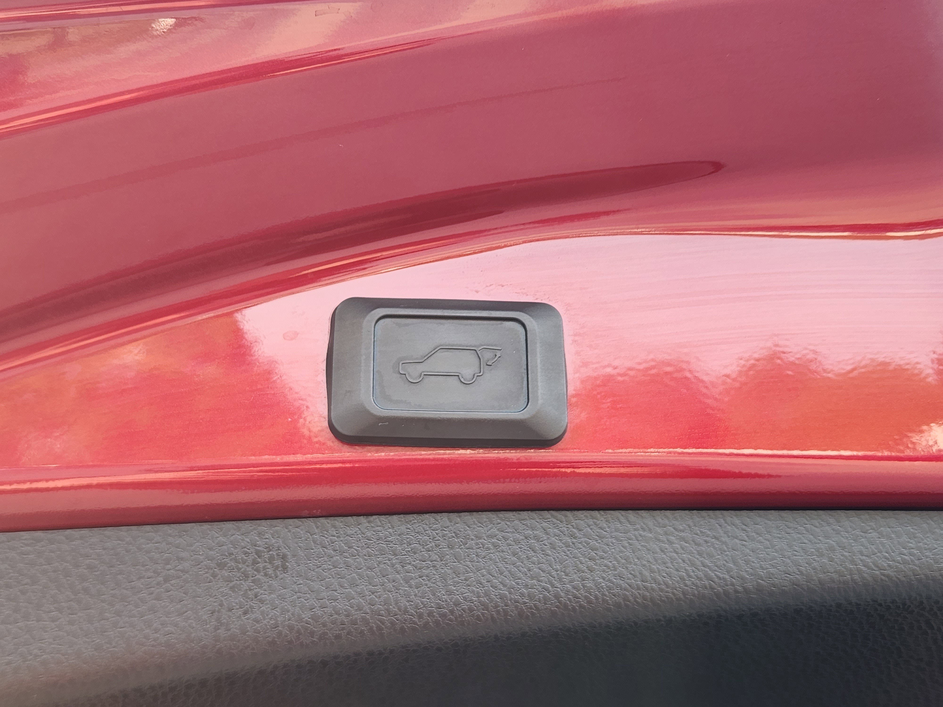 Used 2018 Toyota RAV4 SE image 43