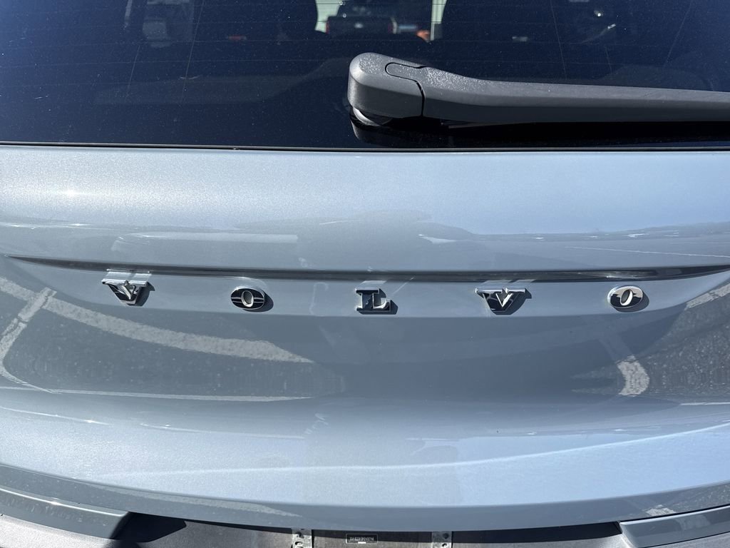 Used 2021 Volvo XC40 T5 Momentum w/ Premium Package image 12