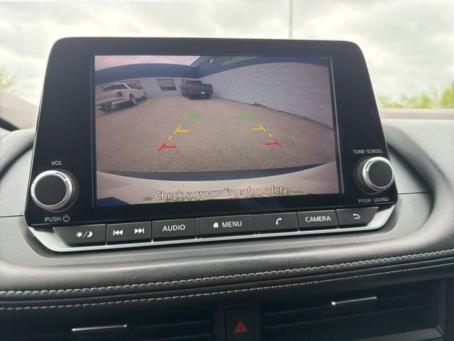 Used 2023 Nissan Rogue S FWD image 26