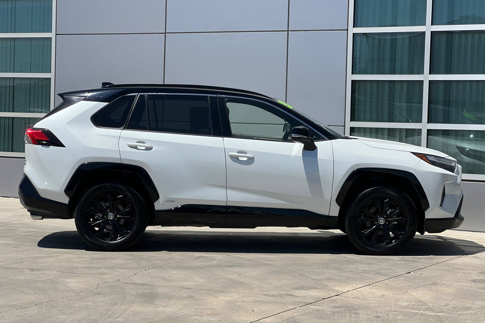 Used 2023 Toyota RAV4 XSE AWD/4WD image 3
