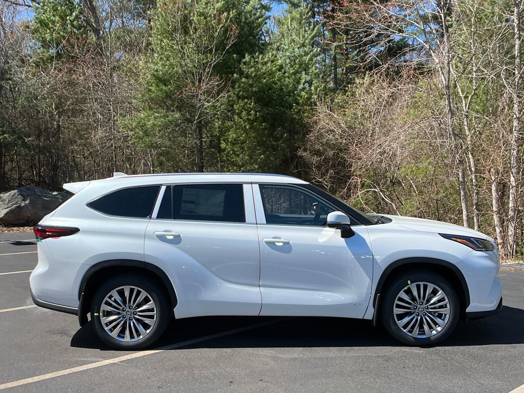 New 2026 Toyota Highlander Platinum image 6