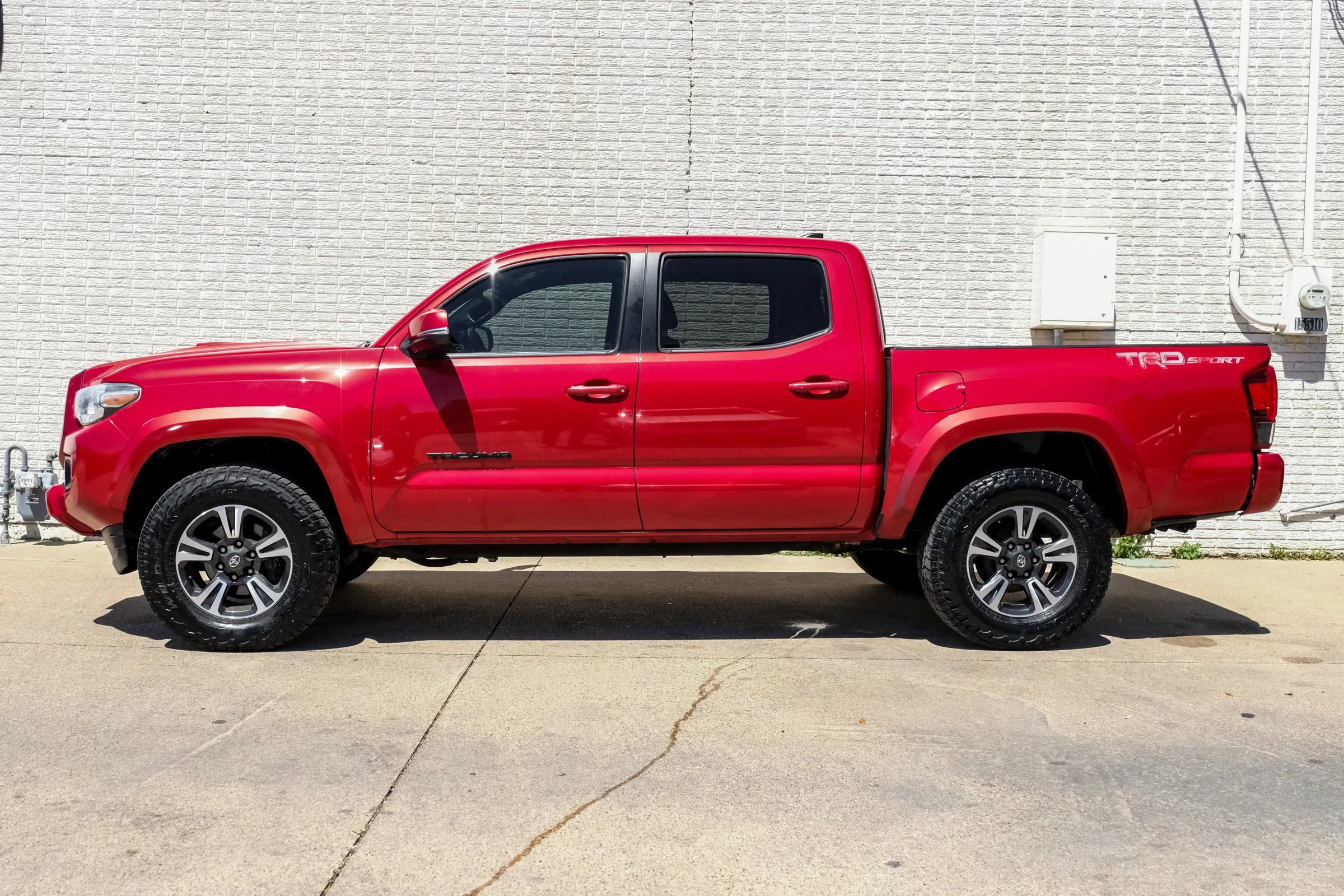 Used 2018 Toyota Tacoma TRD Sport w/ Technology Package RWD image 10