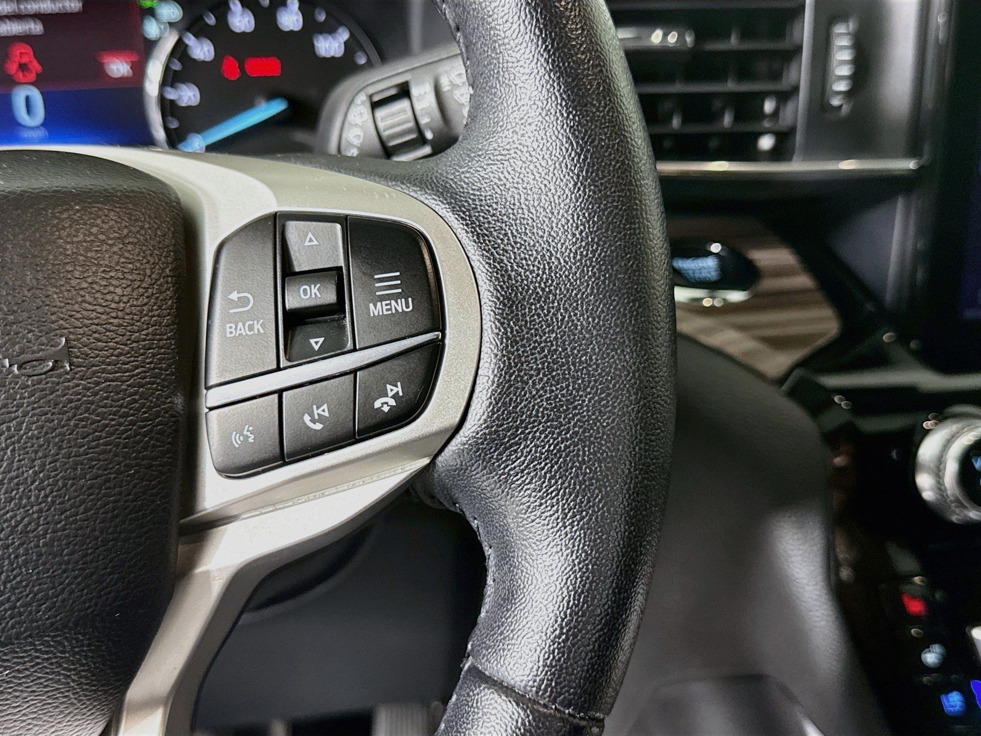 Used 2024 Ford Explorer Limited w/ Limited Technology Package RWD image 15