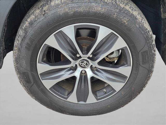 Used 2021 Toyota Highlander XLE FWD image 17