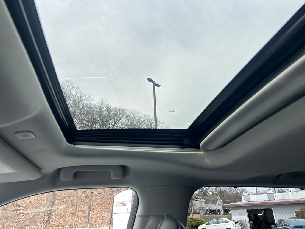 Used 2023 Toyota Highlander Limited image 17