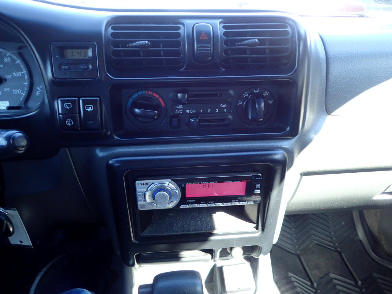 Used 2001 Isuzu Rodeo LS image 16