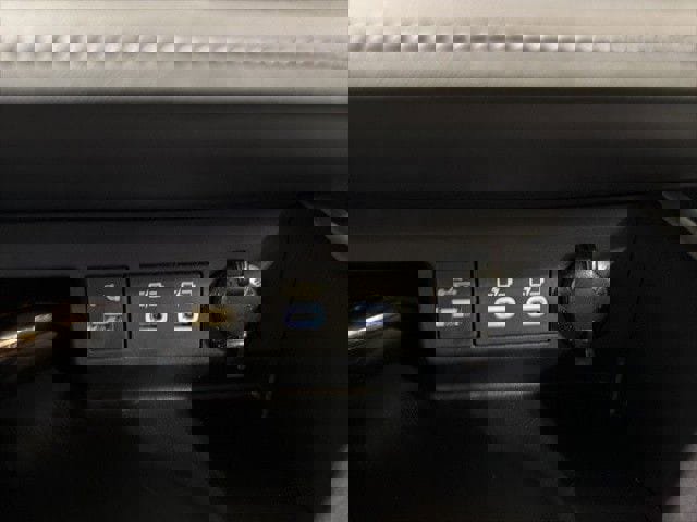 Used 2023 Toyota Highlander L image 16