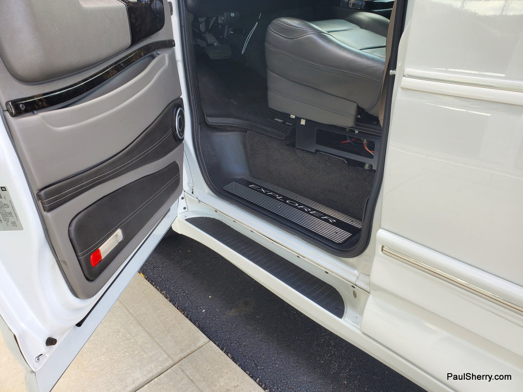 Used 2020 Chevrolet Express 2500 w/ Enhanced Convenience Package RWD image 40