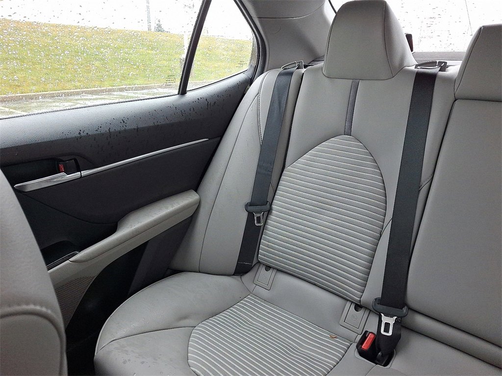 Used 2019 Toyota Camry SE image 18