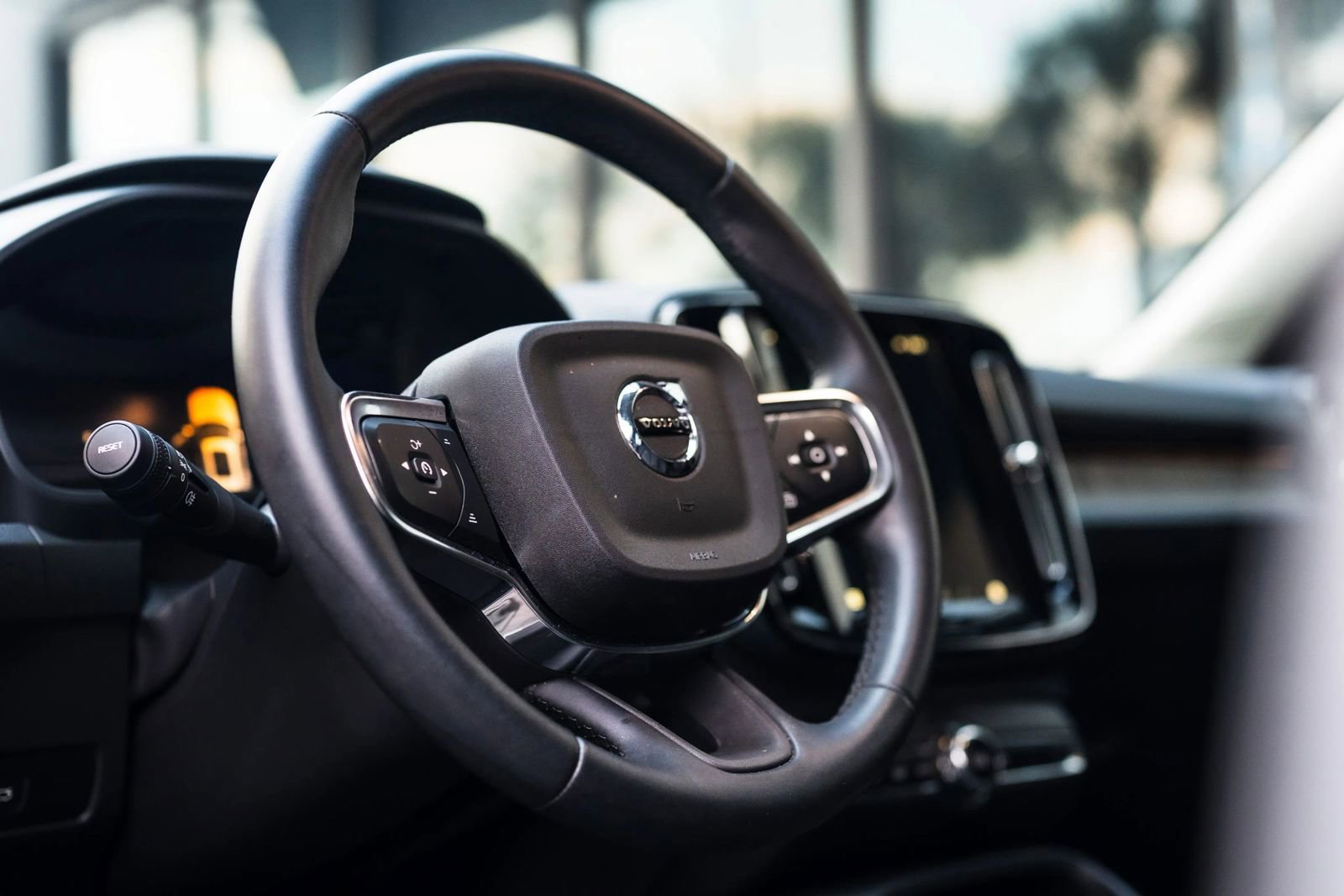 Used 2025 Volvo XC40 B5 Plus w/ Protection Package Premier image 19