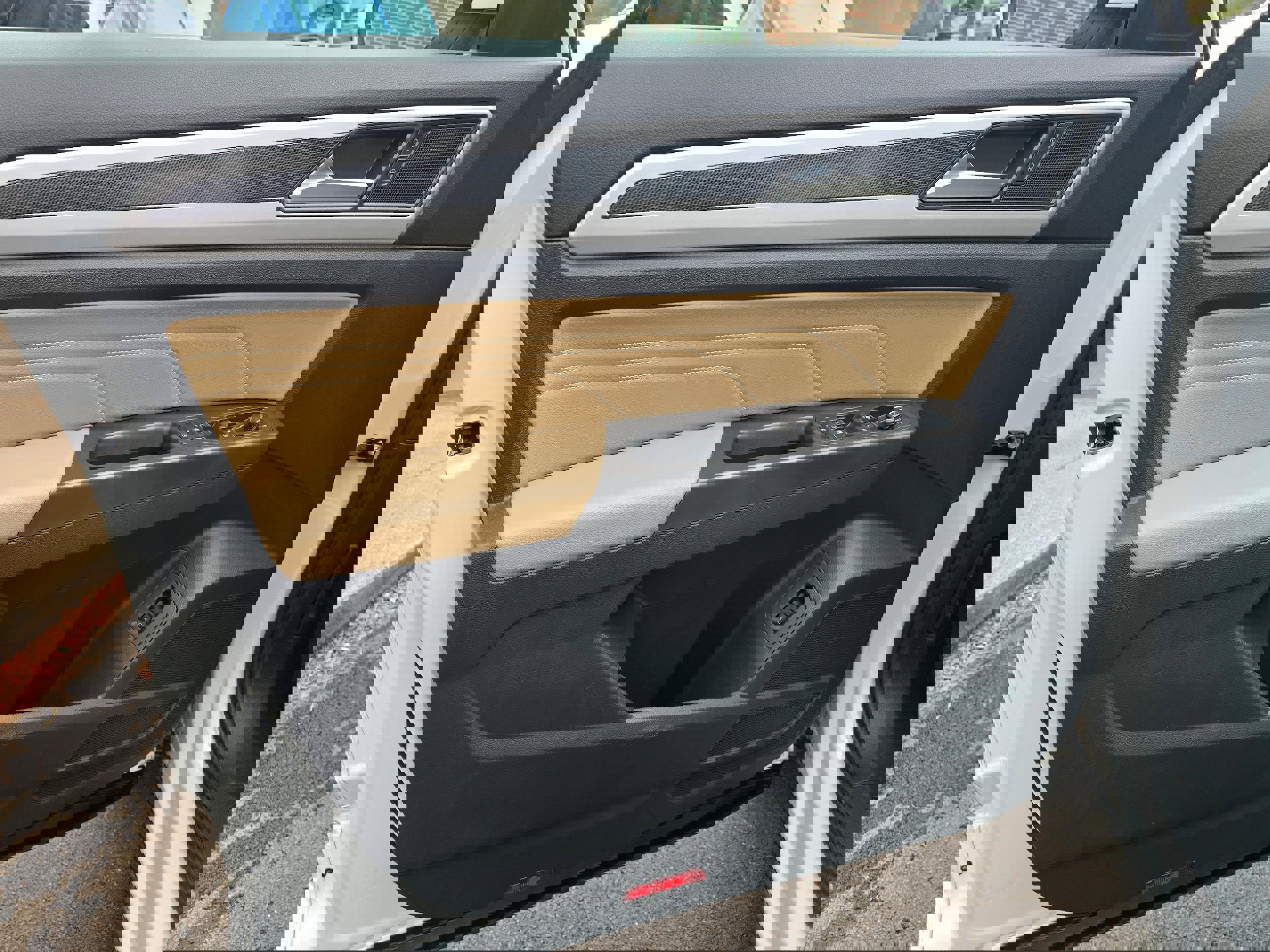 Certified 2022 Volkswagen Atlas Cross Sport SEL R-Line image 15