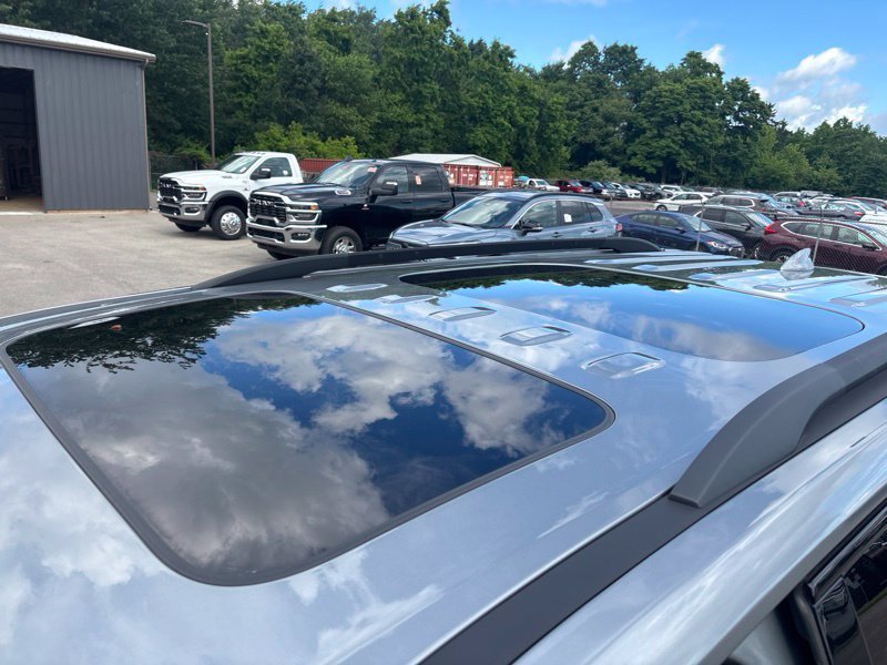 Used 2023 Chevrolet Traverse RS AWD/4WD image 50