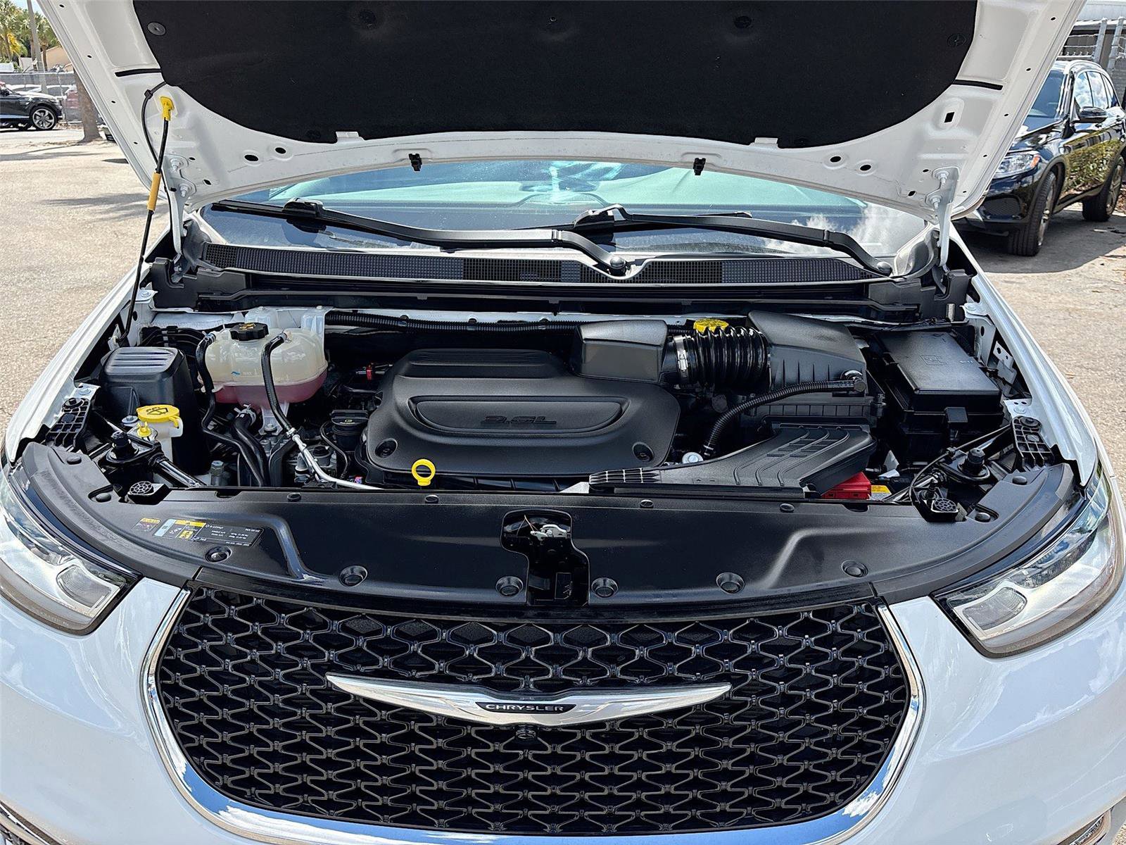 Used 2025 Chrysler Pacifica Select FWD image 29