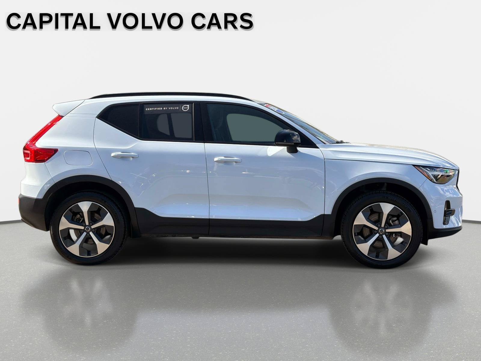Used 2024 Volvo XC40 B5 Plus AWD/4WD image 4