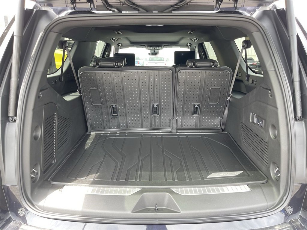 New 2025 Chevrolet Suburban Premier image 25