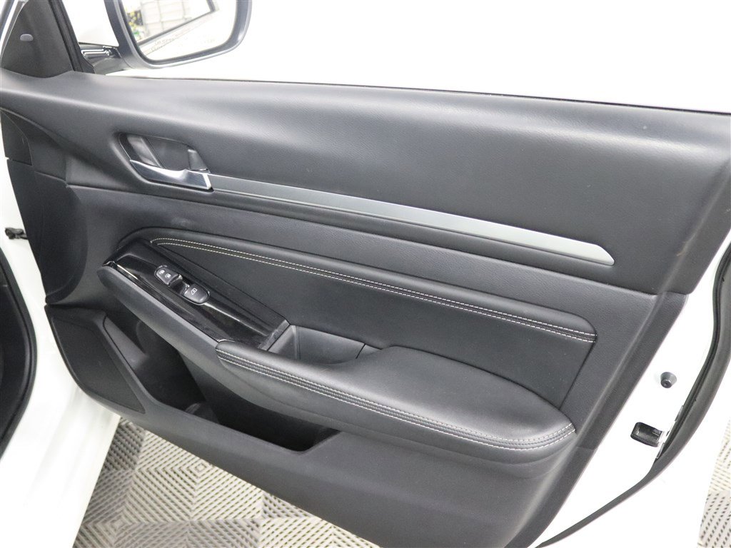 Used 2020 Nissan Altima 2.5 SV FWD image 30