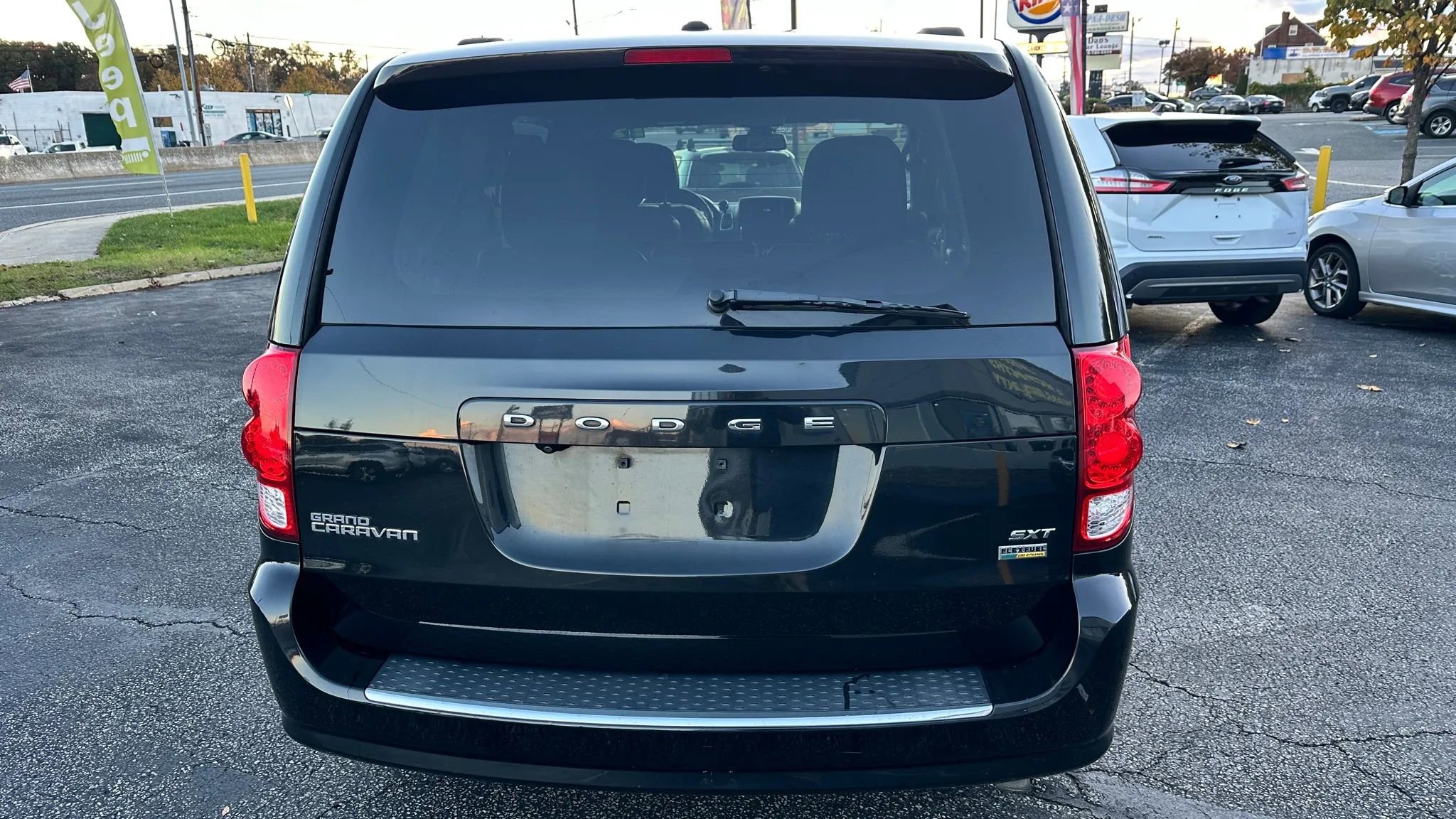 Used 2019 Dodge Grand Caravan SXT image 6