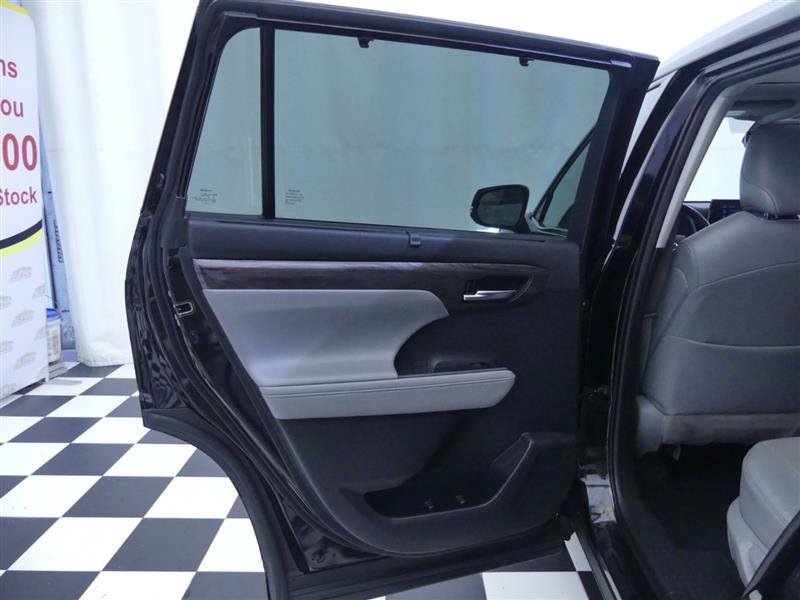 Used 2020 Toyota Highlander Limited AWD/4WD image 25