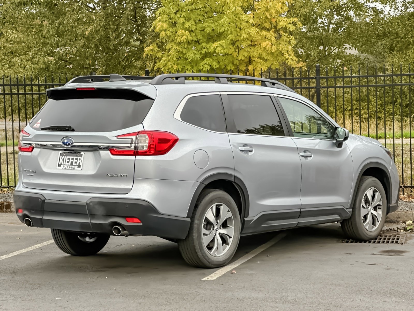 Used 2024 Subaru Ascent Premium w/ Convenience Package image 4