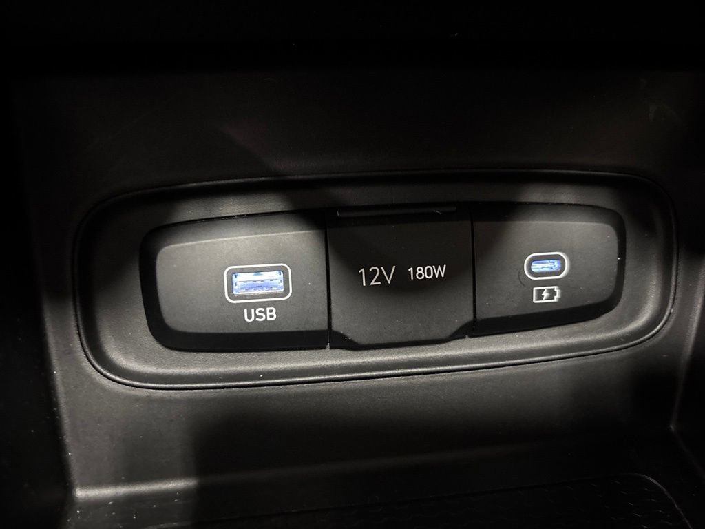 Used 2023 Hyundai Venue SEL w/ Cargo Package FWD image 19