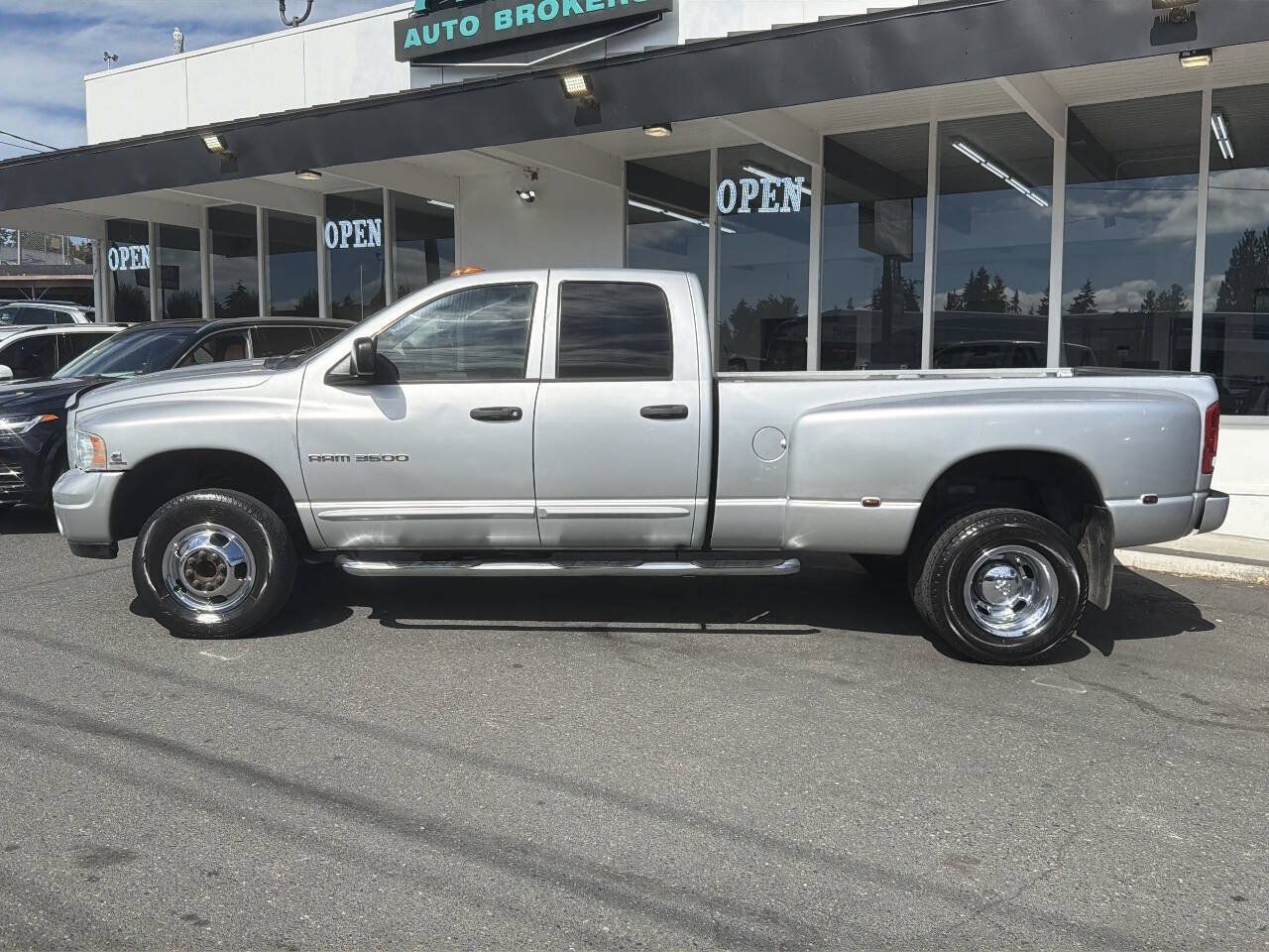 Used 2004 Dodge Ram 3500 Truck SLT w/ Sport Appearance Group AWD/4WD image 3