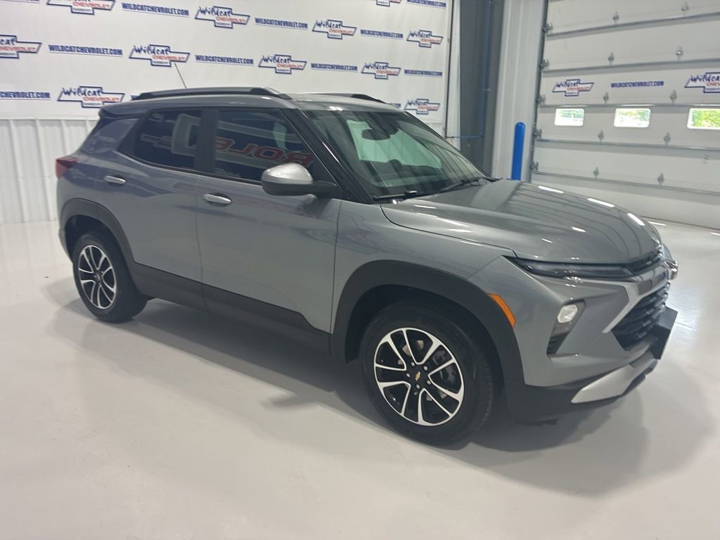 Used 2025 Chevrolet TrailBlazer LT AWD/4WD image 10