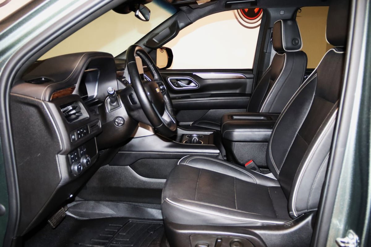 Used 2023 Chevrolet Suburban Premier AWD/4WD image 38