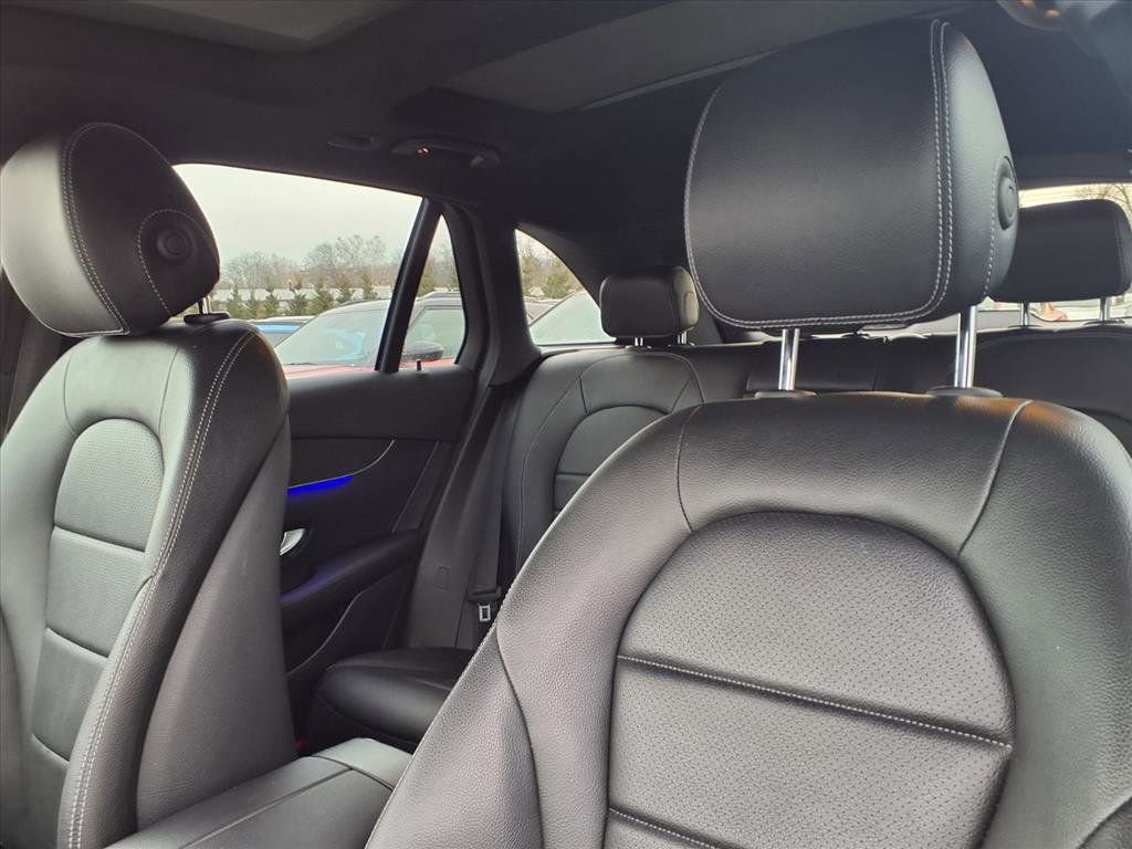 Used 2021 Mercedes-Benz GLC 300 4MATIC image 13