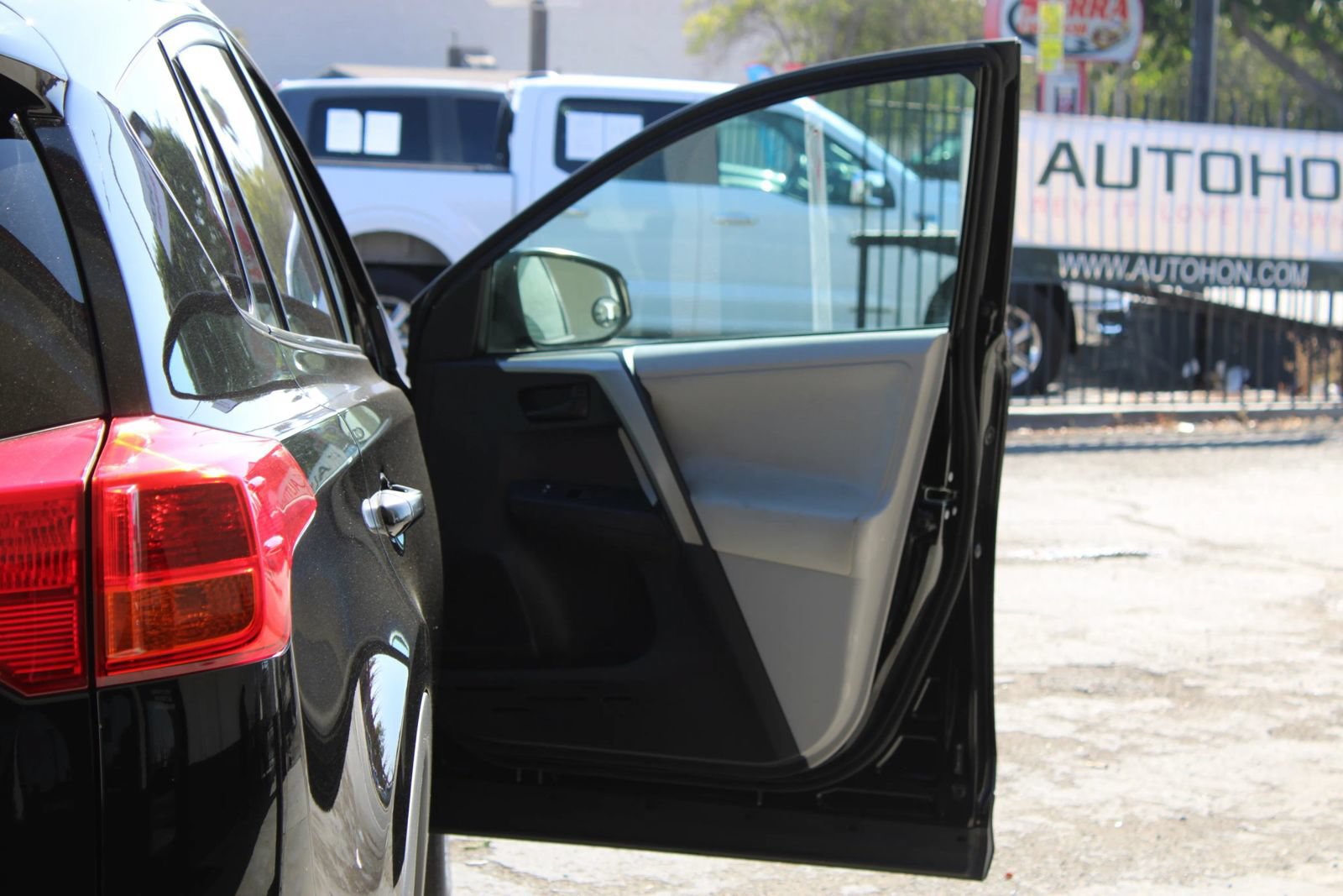 Used 2013 Toyota RAV4 LE FWD image 6