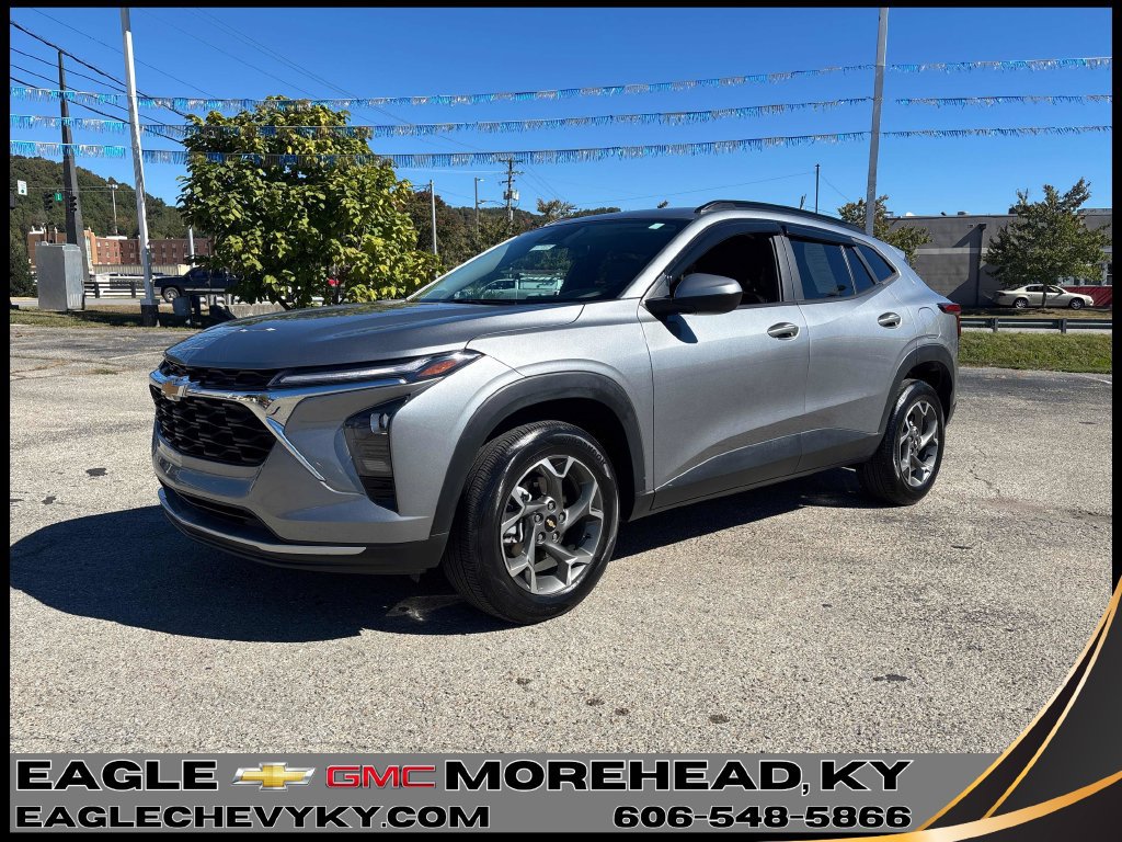Used 2025 Chevrolet Trax LT w/ Driver Confidence Package FWD image 1