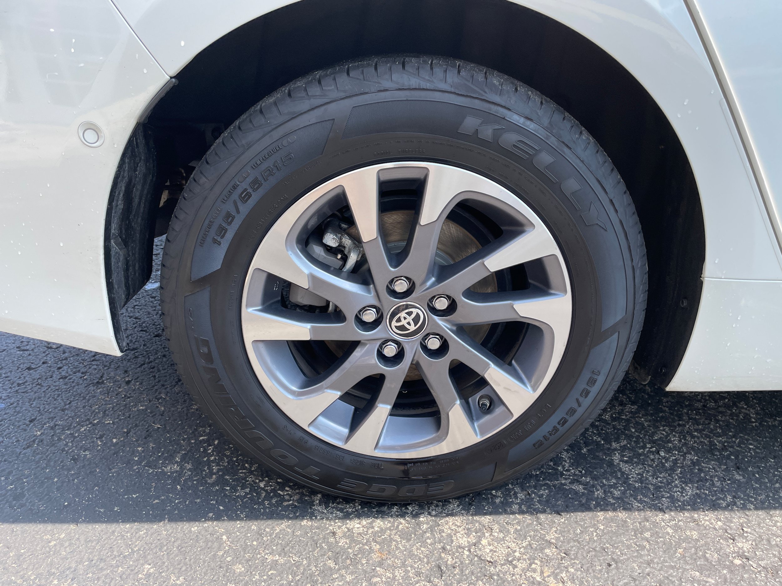 Used 2019 Toyota Prius Limited FWD image 10