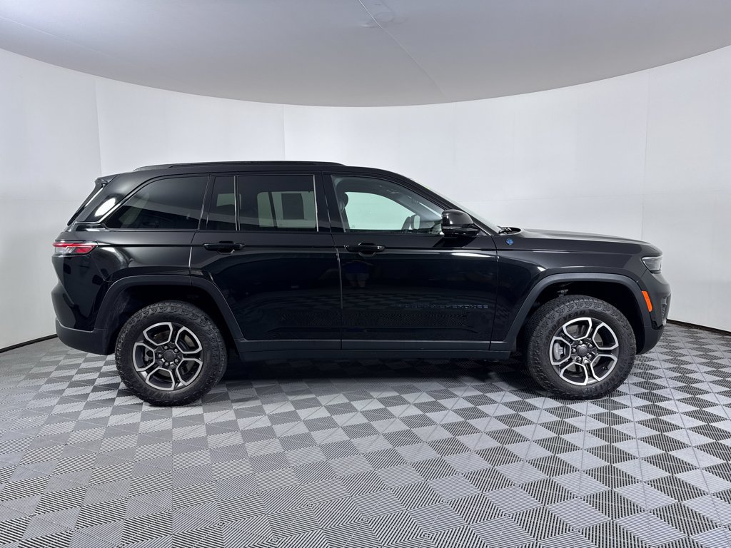 Used 2023 Jeep Grand Cherokee Trailhawk w/ Advanced Protech Group II AWD/4WD image 16