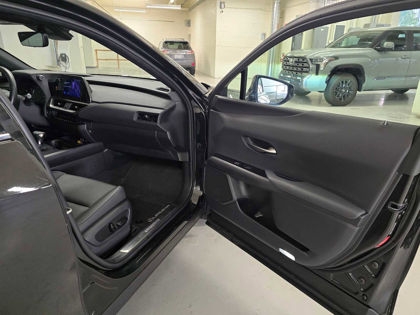 Used 2023 Lexus UX 250h FWD w/ Accessory Package (Z2) image 13
